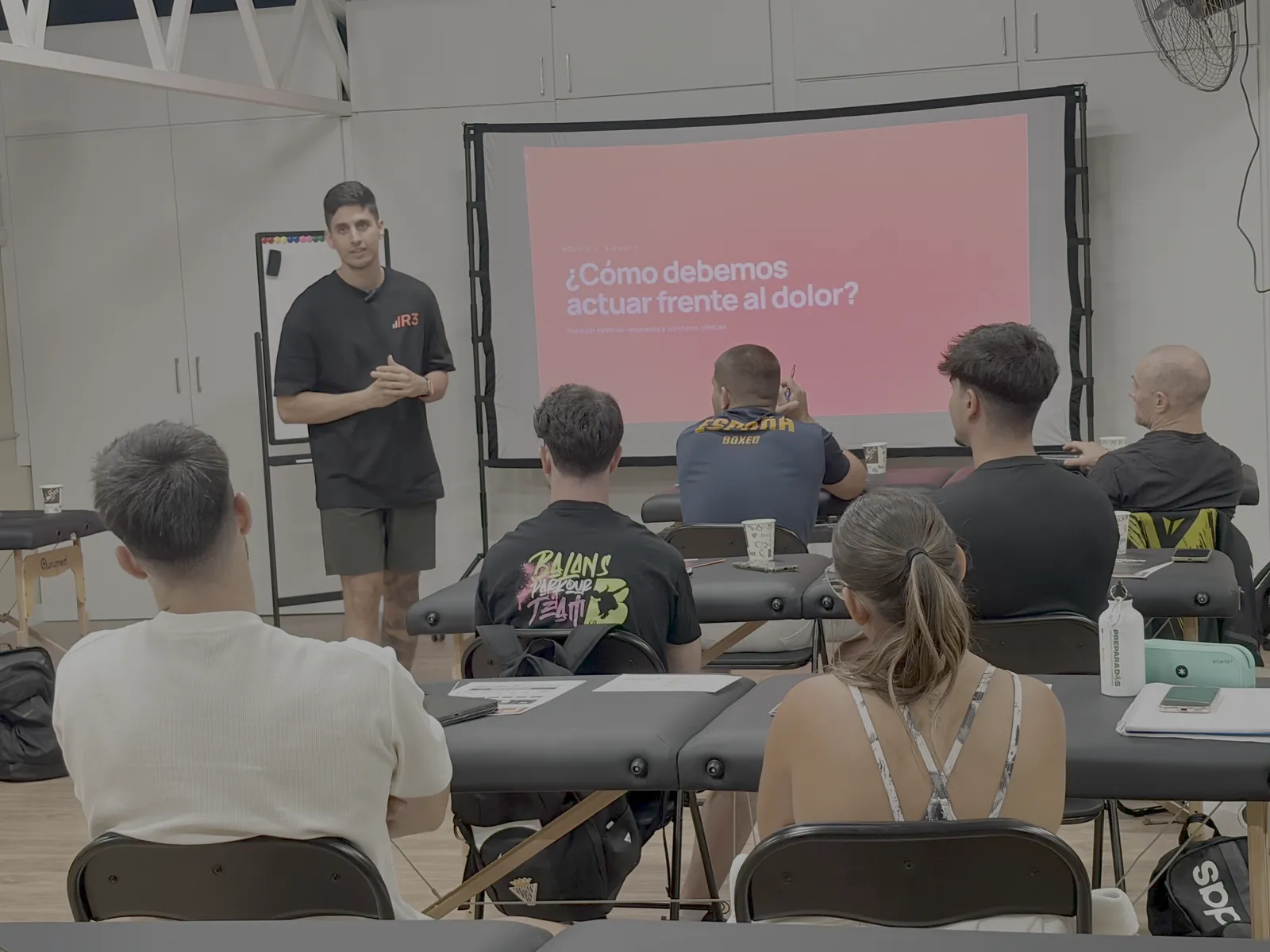 Dani Varela dando clase en una edición de R3